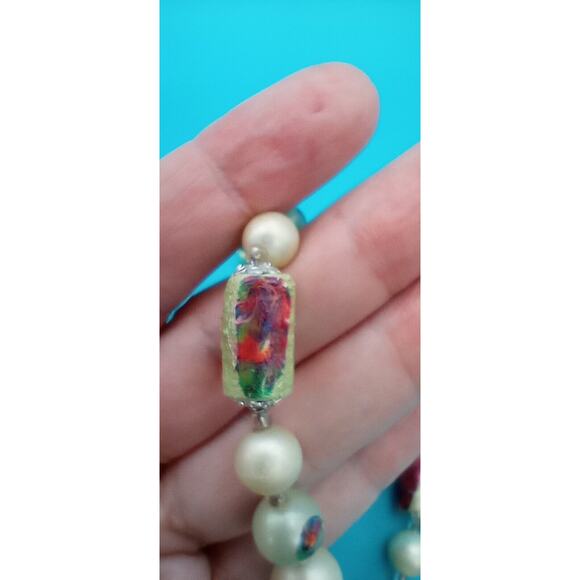 Vintage Double Strand Beaded Choker Necklace Green White Faux Pearl AB Japan - Picture 10 of 11